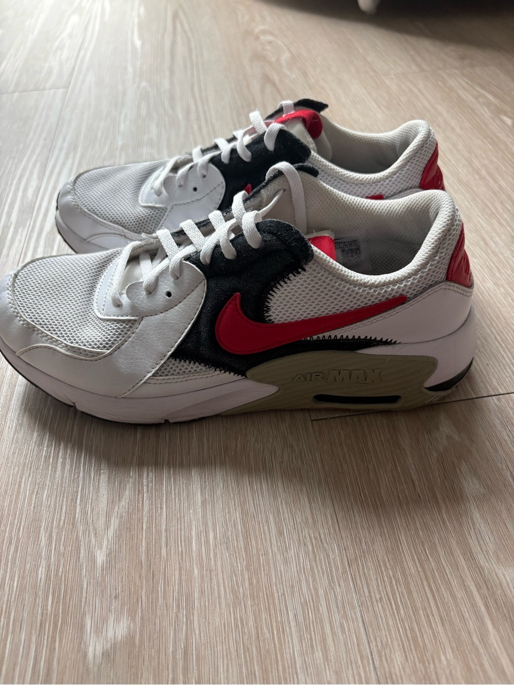 Nike White Black Red Air Max Low-Top Sneakers